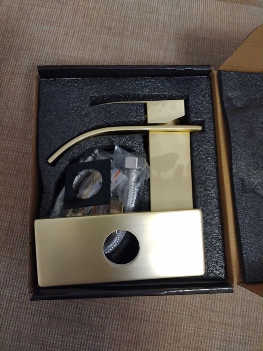 Baterie Chiuvetă Aurie Cascadă – Monocomandă, Oțel Inoxidabil