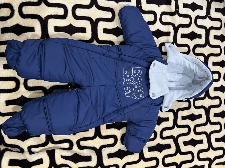 Продам десткий зимний комбез 0-12 мес