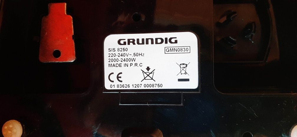 Парна генераторна ютия с автоматично изключване"Grundig SIS 8250