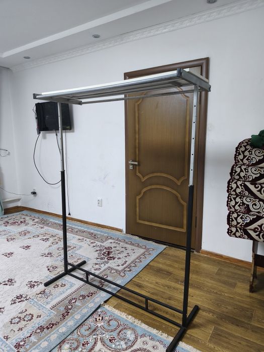 Продаётся стойка, вешалка для одежды