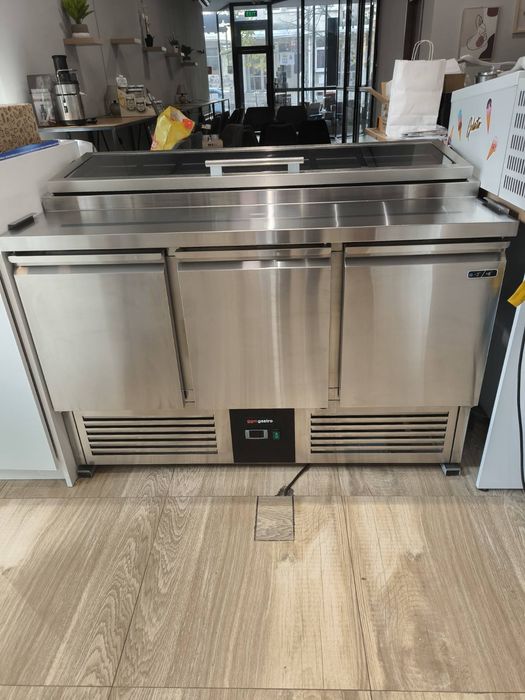 Салатиера - 3 врати - 7x GN 1/3 - стъклен капак