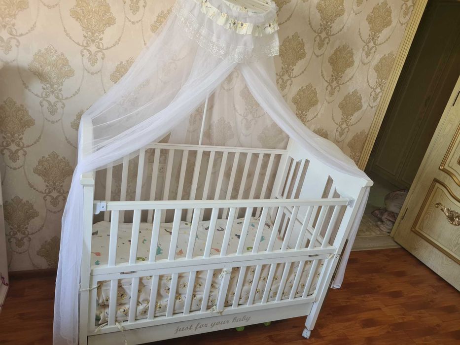 детский кровать и шкаф