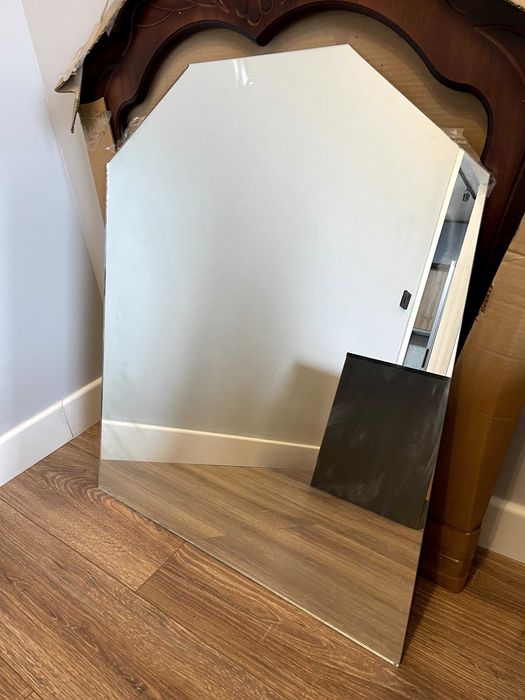 Зеркало настенное с рамкой из дерева. Новое