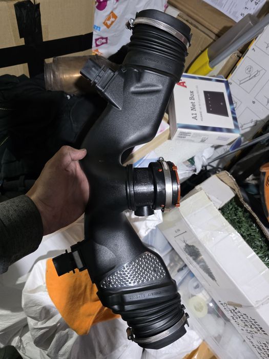 Въздуховод с дебитомери(лястовица) за Mecedes V6 3.2CDI 280