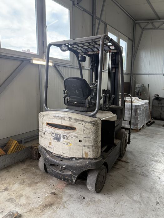 Crown stivuiror electric 2012 2,5 t fara baterie