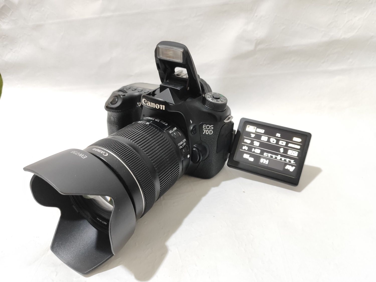 Canon EOS 70D + объектив 18-135mm сумка в комплекте