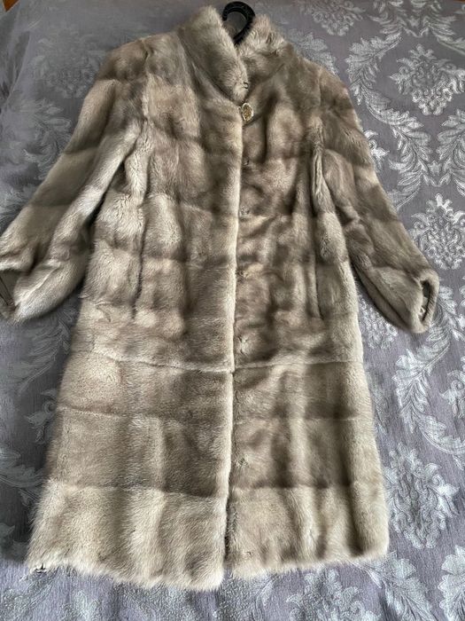 Бежевая натуральная норковая шуба