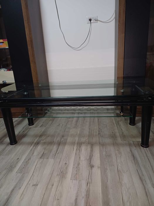 Masa cu cadru metalic si blat sticla securizata