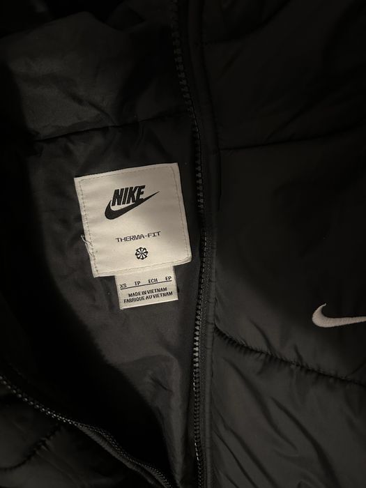 Vand geaca nike originala de dama