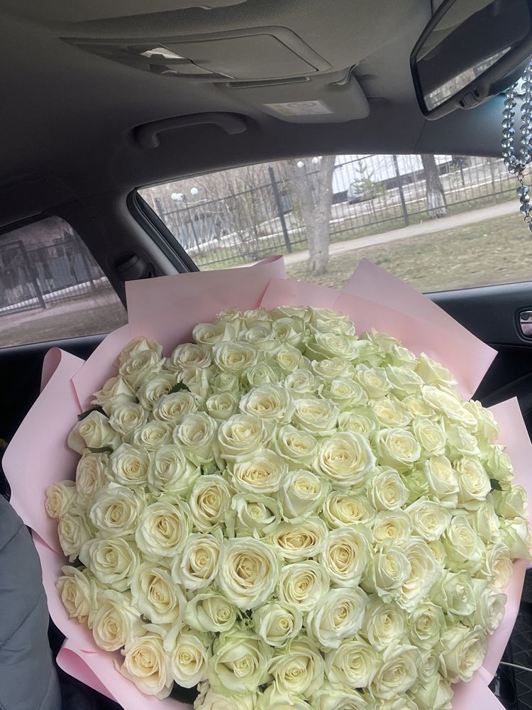 Розы 105 штук белые  40 см