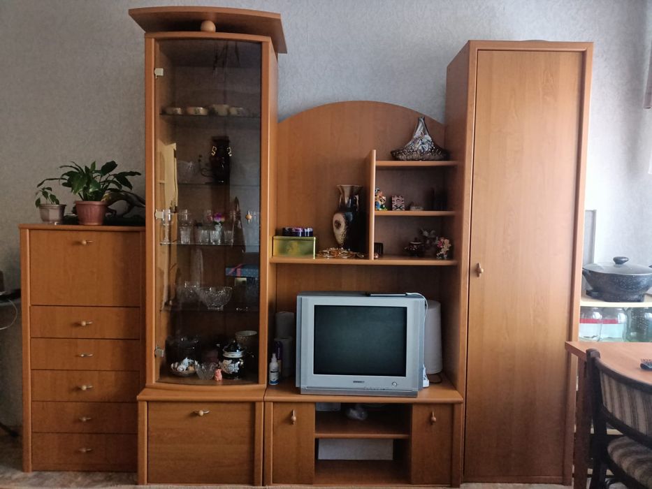 Шкаф горка для гостиной