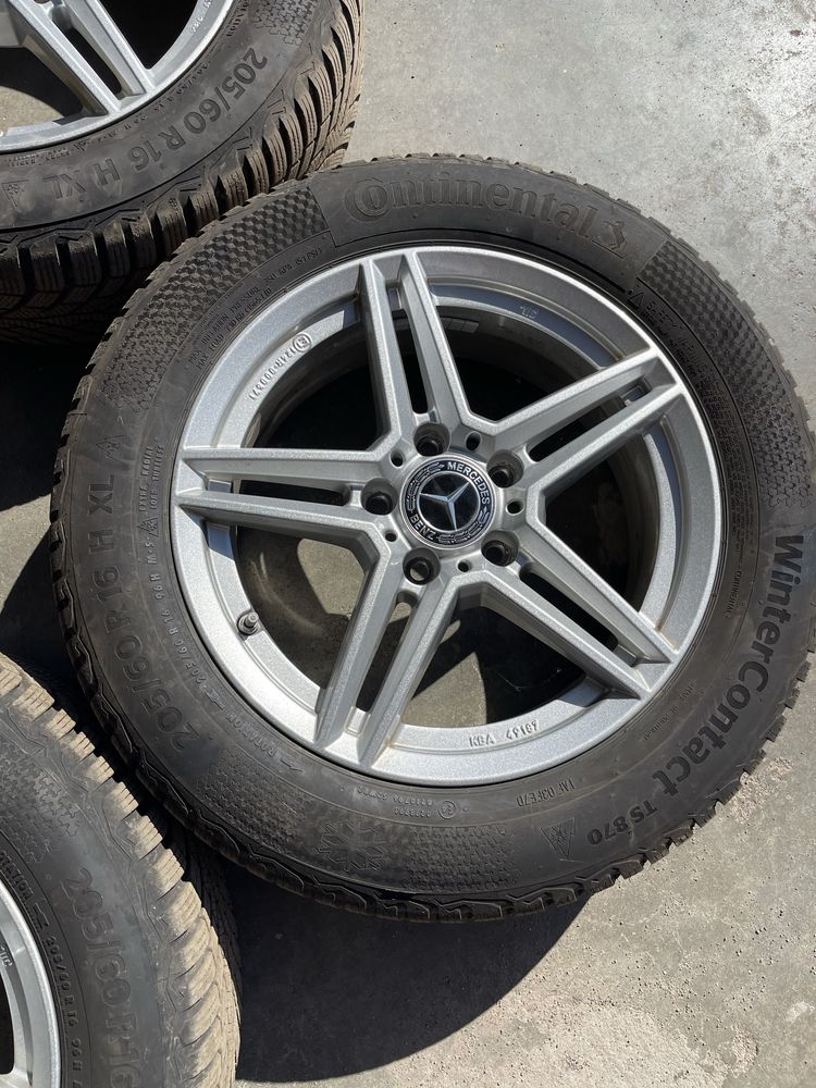 Mercedes нови зимни гуми ДОТ23 с джанти 205 60 16