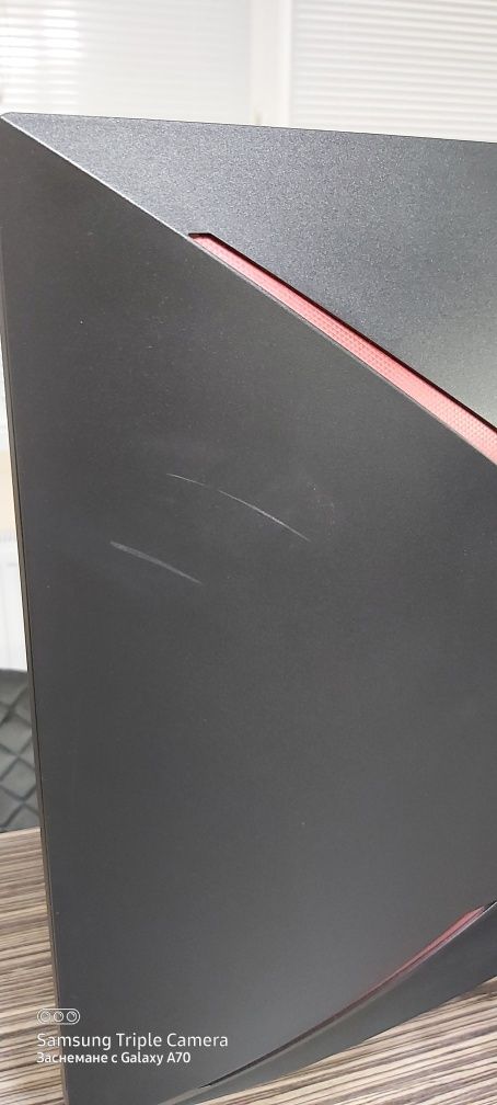 Продавам монитор AOC 24 CURVED