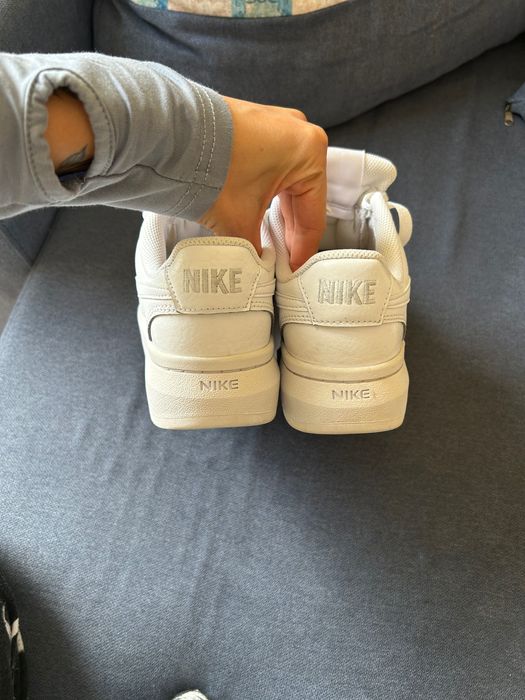 Продавам оригинални обувки на NIKE 38 номер 24,5 см стелка .