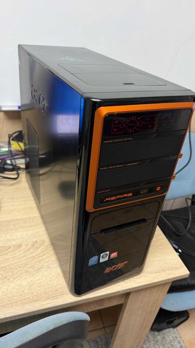 Vand calculator complet ( unitate PC + monitor + tastatura + mouse )