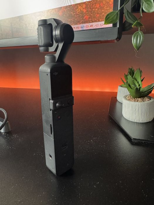 Osmo pocket 2 + microfon + brat extindere + carcasa protectie camera