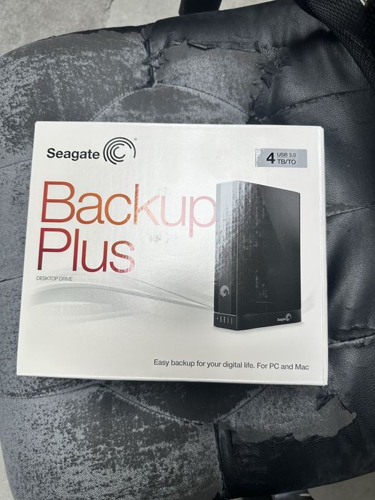 Calculator Optiplex 3050, separat hard extern 4 TB.