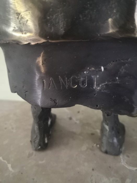 Vînd statueta din bronz ion Iancut