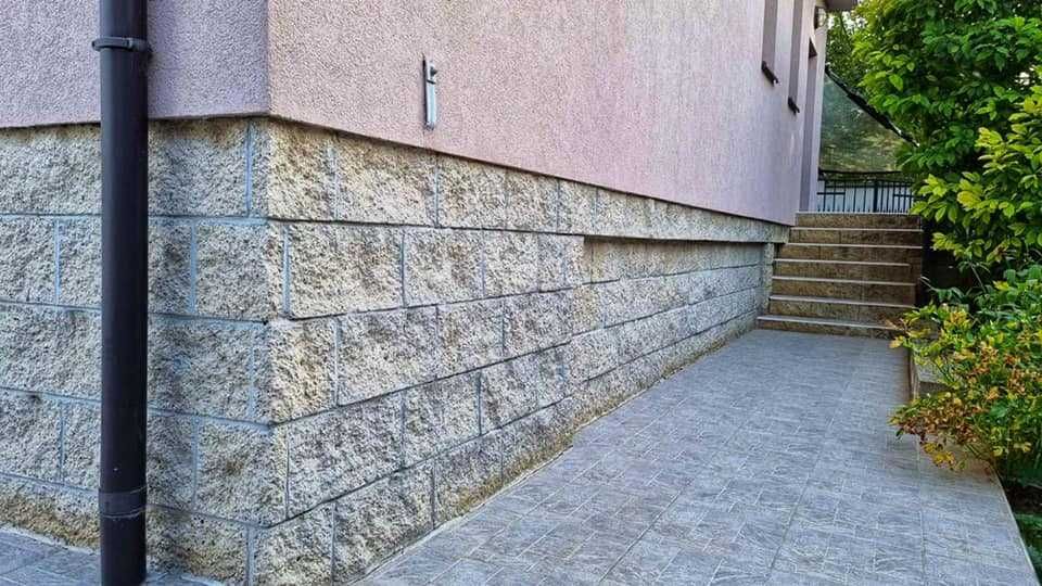 Огради от бетонови тухли блокчета имитиращи дялан камък