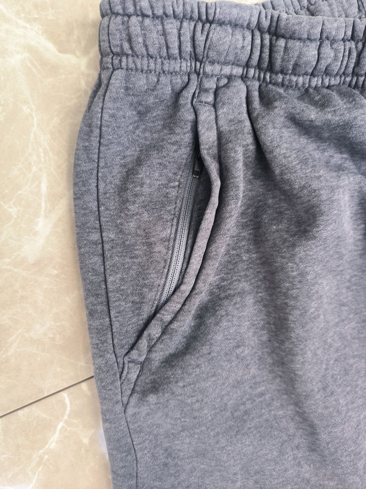 Nike къси панталони M размер
