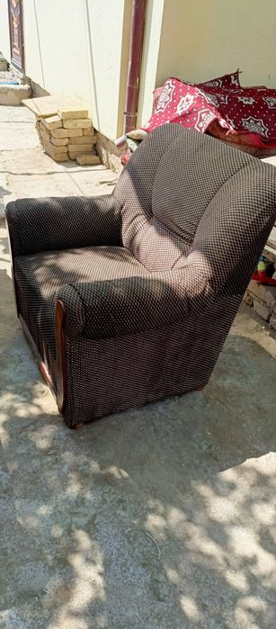 Divan sotiladi holati alo machalka purjinali