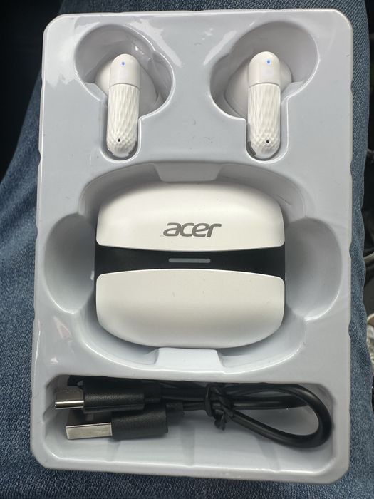 Продавам слушалки Acer