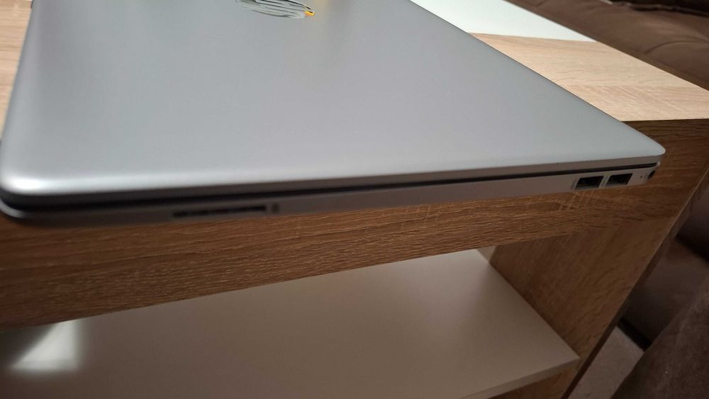 Laptop HP i5-1035G1 • 8GB RAM • 512GB SSD – Stare foarte bună