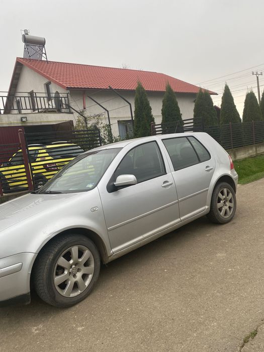 Vând Volkswagen golf