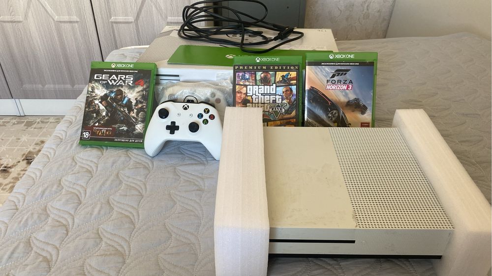 Xbox one s 1tb.