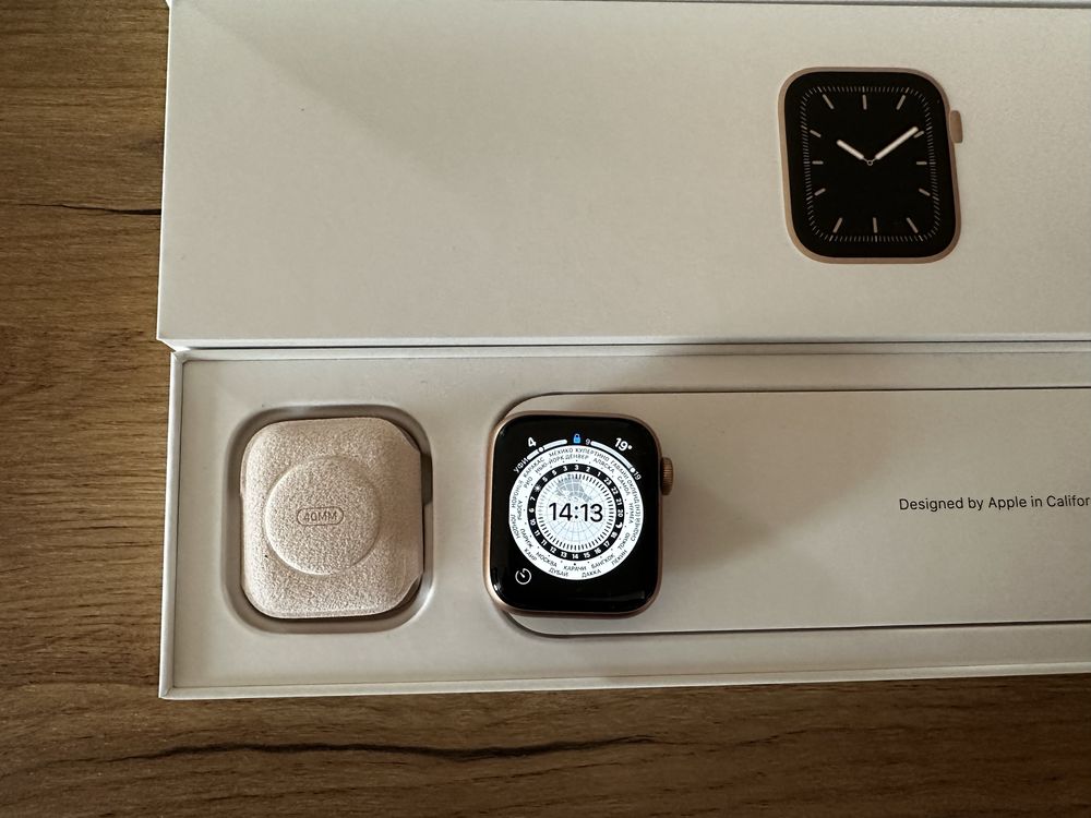 Продам часы Apple Watch 5