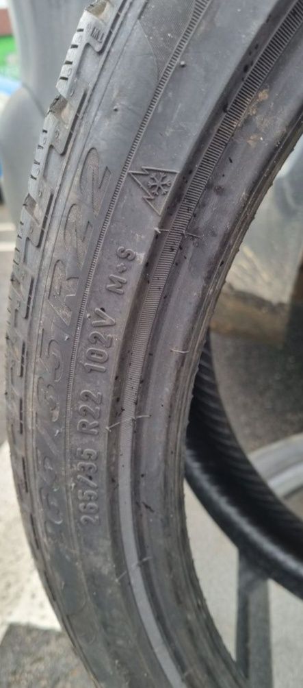 Pirelli  265 35 22 2 bucati 225 lei bucata