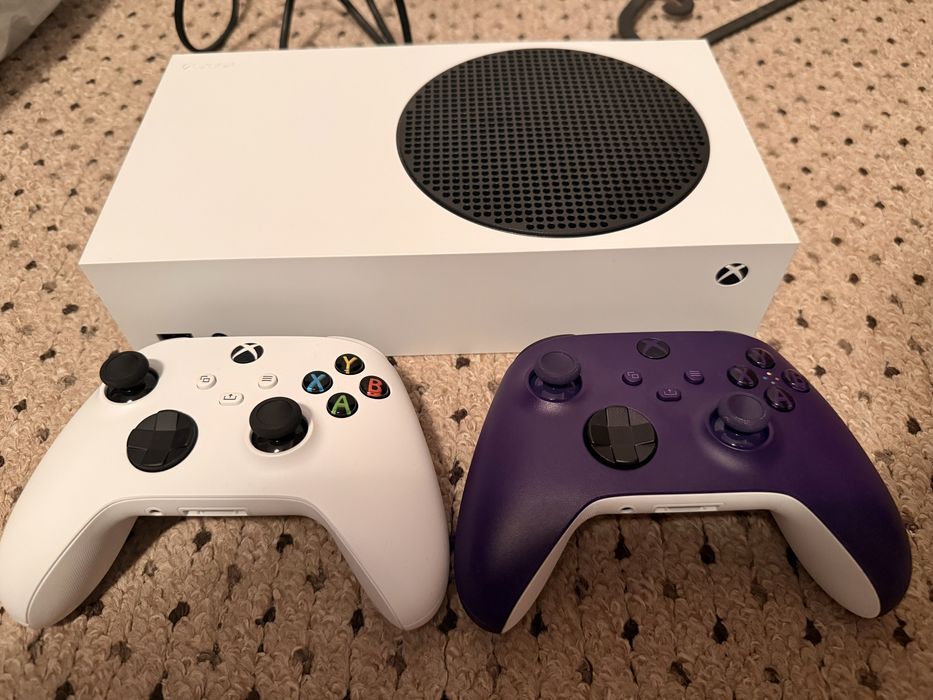 Xbox series S 1 Tb Digital (Model 2024)  2 x Controller