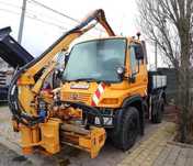 Unimog U400 cu cositoare