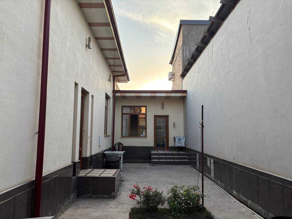 Тайёр уй сотилади 6 сотк 7 хона