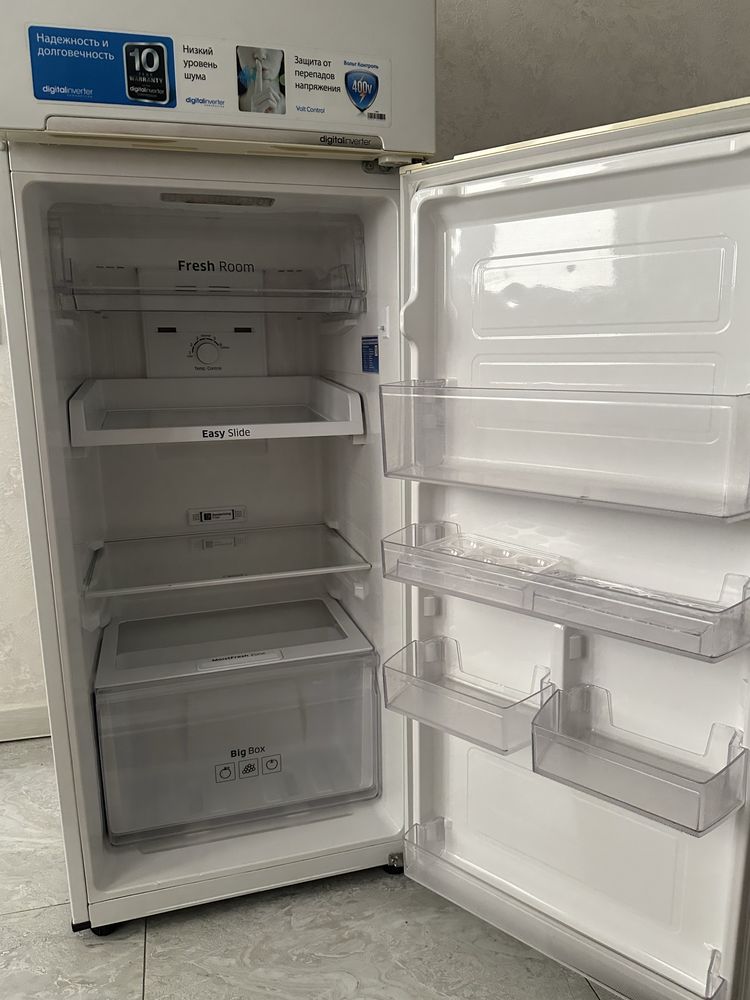 Холодилник Samsung 250 $