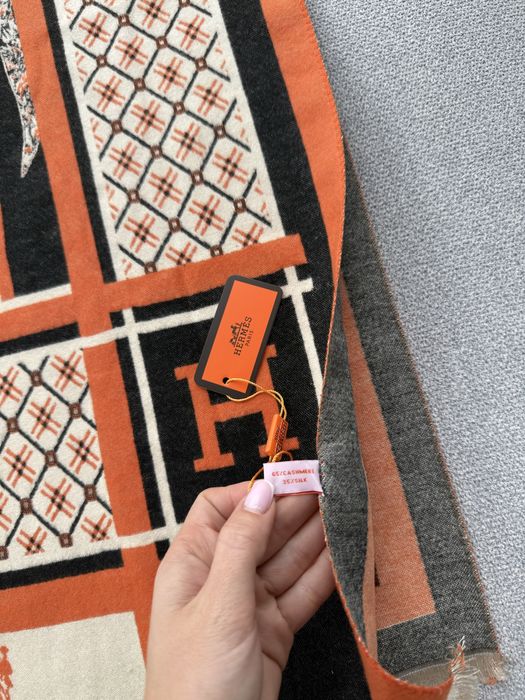 Нови зимни шалове Hermes, Dior, Gucci, Fendi