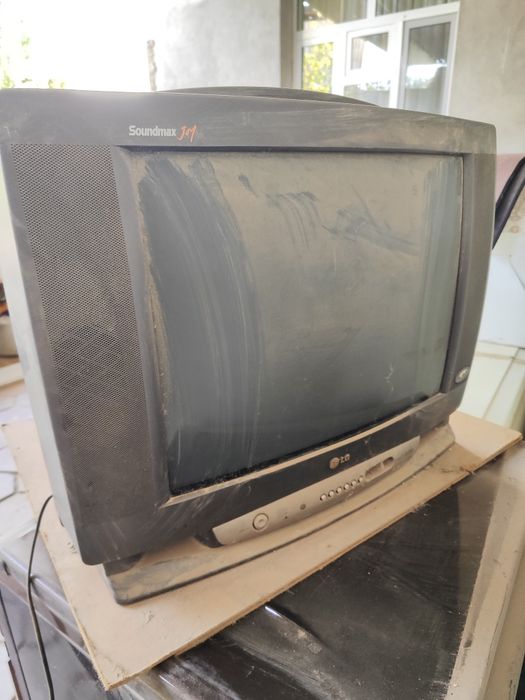 Телевизор старой модели