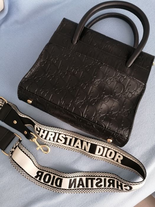 Дамска чанта.               .