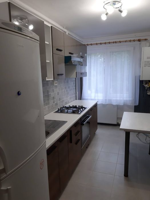 Apartament 3 camere central, zona Policlinica 2