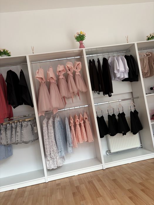 Corpuri de magazin albe – 10 bucăți, stare impecabilă