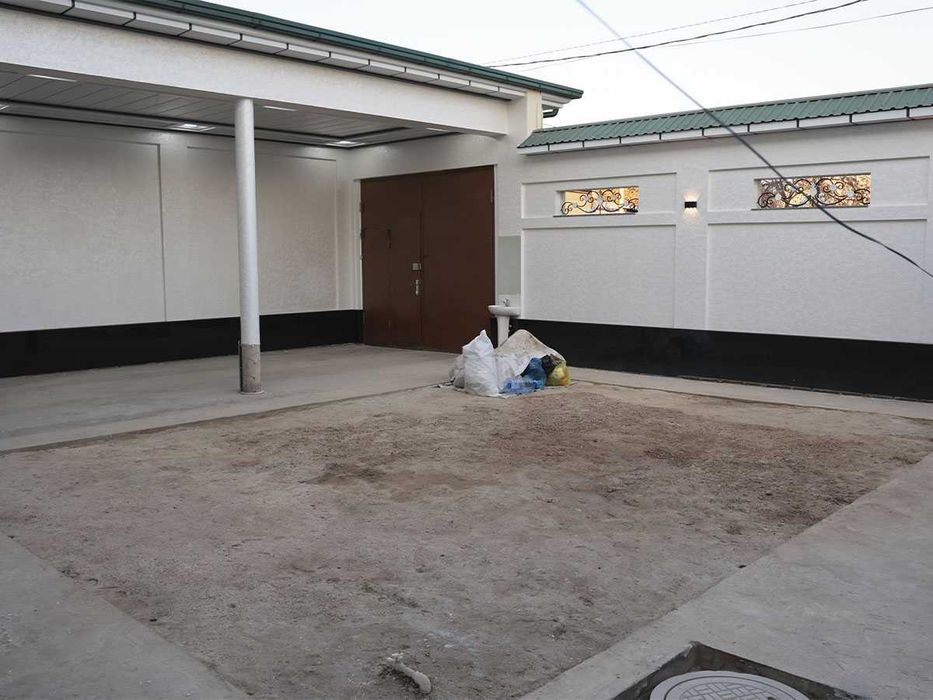 Shayxontohurda 3qavatli uy sotiladi 2.7sotix, yangi remont, keng fasad