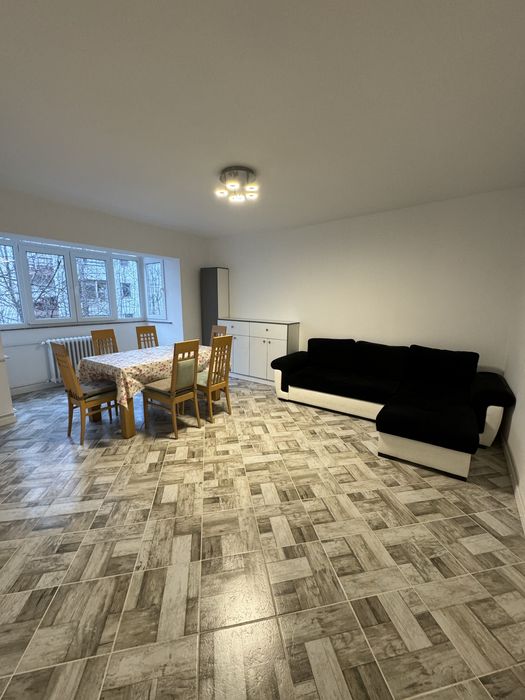 închiriez apartament 4 camere