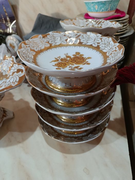 Посуды белые с золотом. ок чинни идиш. oq chinni idish