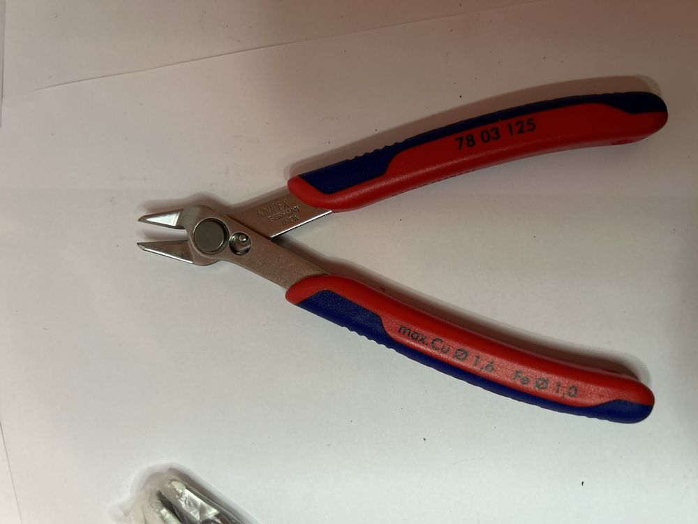 Малки клещи два вида KNIPEX