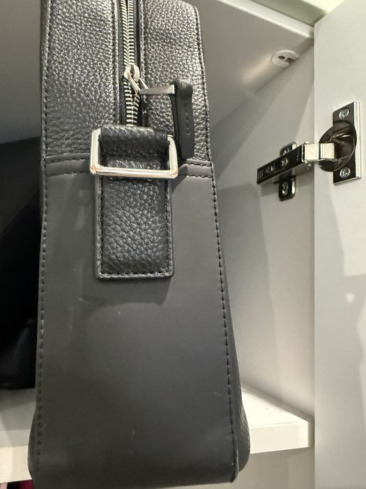 Продам сумку портфель  мужскую кожаную