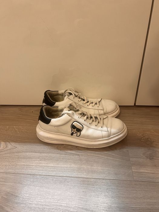 Adidasi karl legerfeld purtati