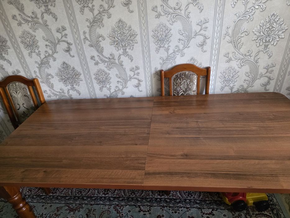 Продам обеденный стол с 8 стульями