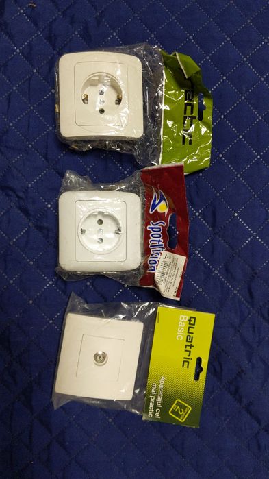 Set Priză TV Simplă (mufă tată) (x1) + Priză simplă cu capac (x2)