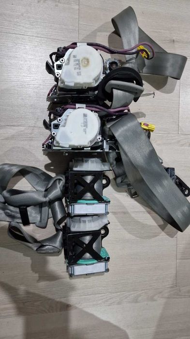 Centuri de siguranță Toyota RAV4 – față spate stanga dreapta