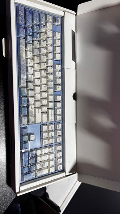 Продам игровую клавиатуру varmilo